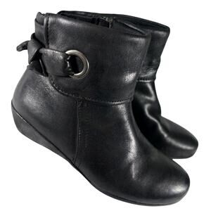 YUU! BLACK VEGAN LEATHER LOW WEDGE HEEL FOLDOVER TOP ZIP ANKLE BOOTS! SZ 8M